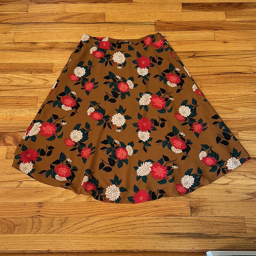 🎤🎉 Flowy Floral Ann Taylor Factory Skirt Sz 10 - Picture 3 of 8